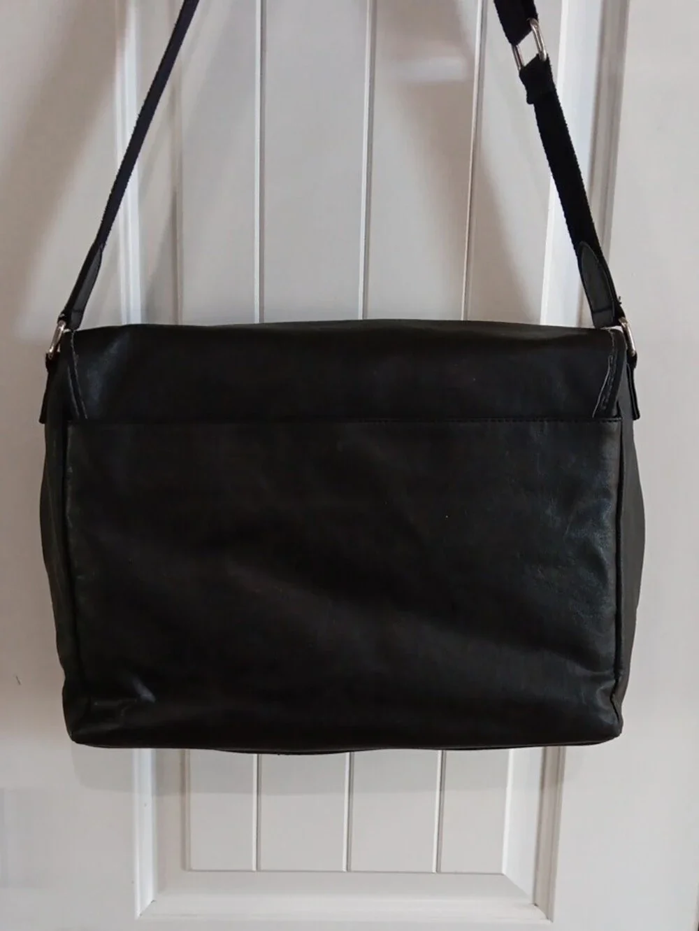 Kenneth Cole Reaction Black Faux Leather Messenger Laptop Bag Model 9950-20BK